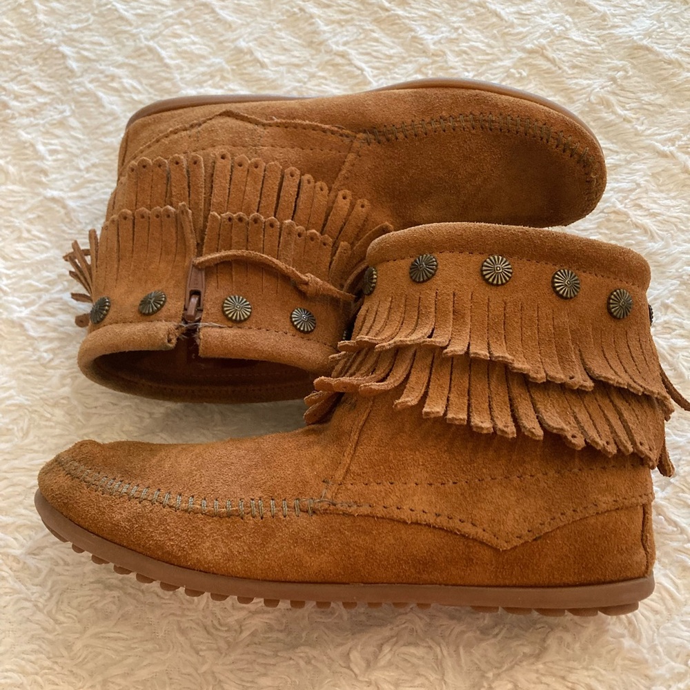 Minnetonka Moccasin Chestnut Brown Suede Fringe Ankle Boots Sz 8